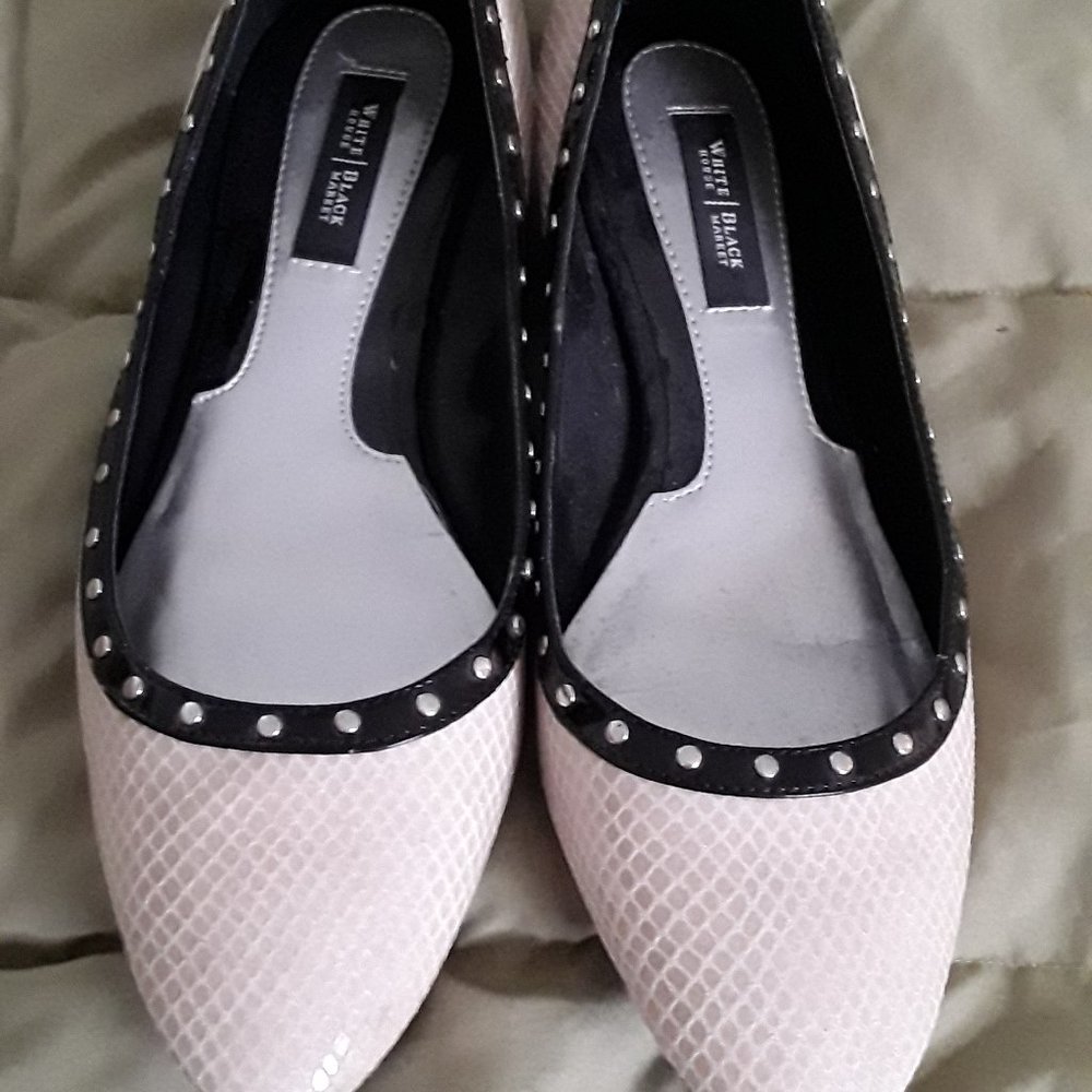 WHITE HOUSE BLACK MARKET TAN FLAT SHOES 7 M  EUC